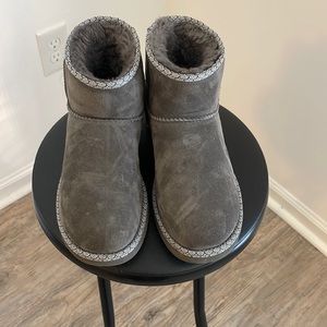 Grey UGGS - classic - mini